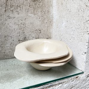 Plato hondo irregular blanco mate