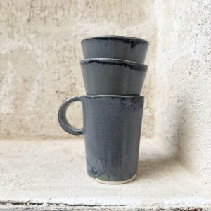 Taza azul-gris